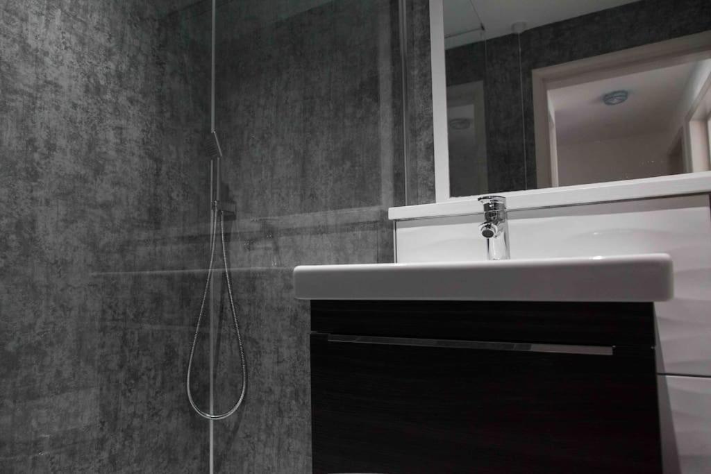 Stunning 2 Bed Apartment With Sea Views, بينزانس المظهر الخارجي الصورة
